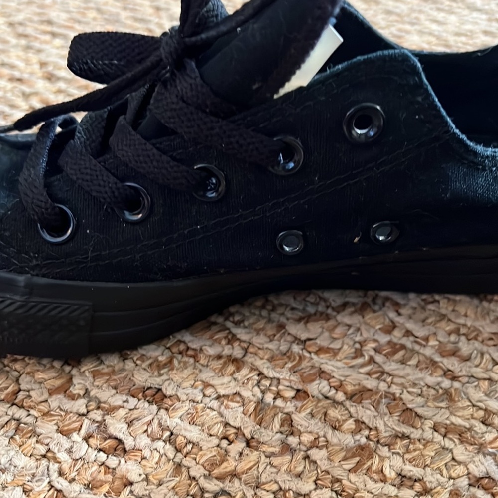 Black converse - Picture 2 of 7